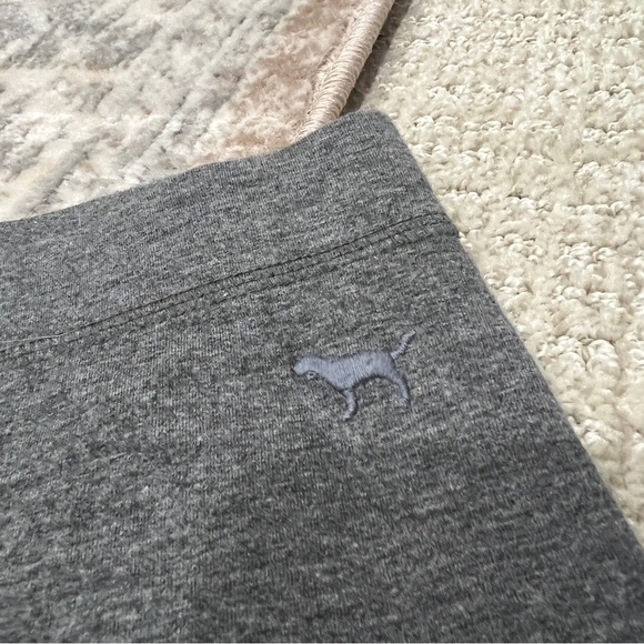Victoria’s Secret Pink grey Capri leggings - small - Picture 4 of 7